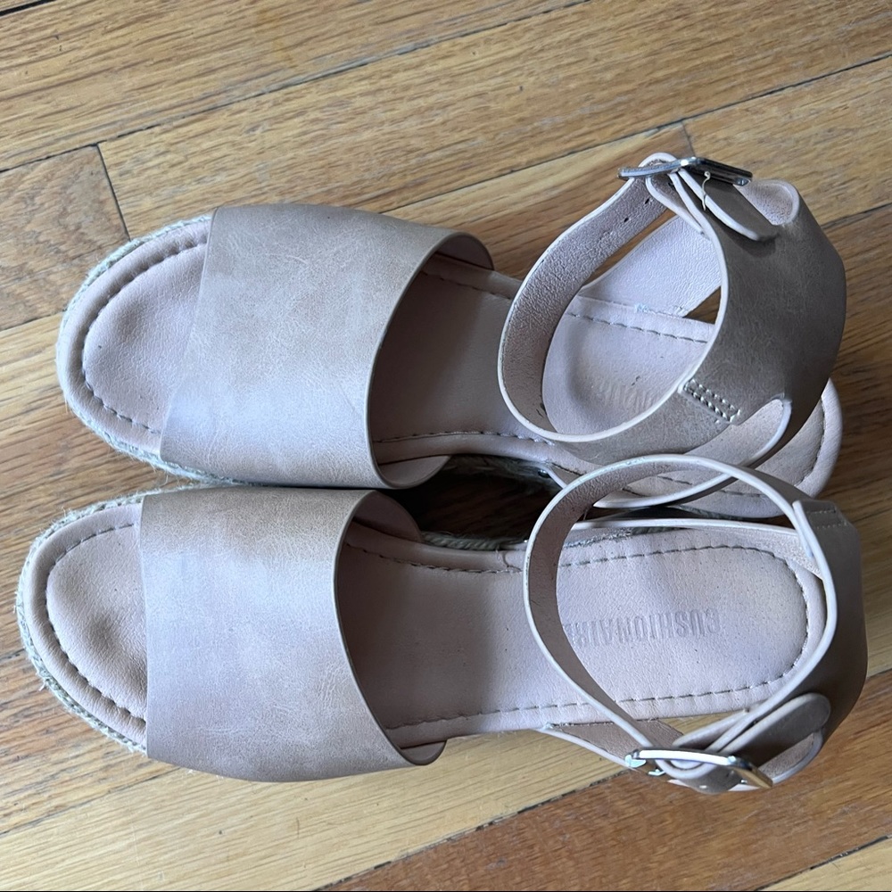 Cushionsire Espadrille Wedge Sandals